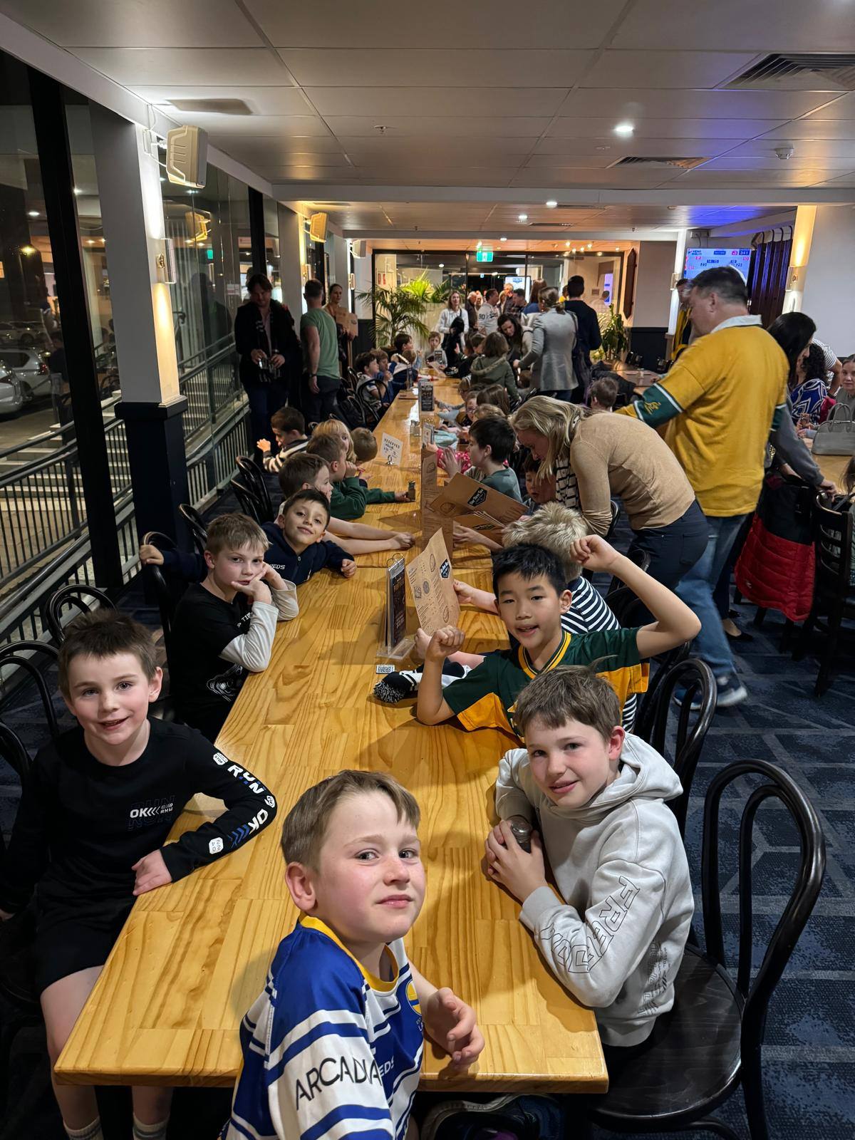 Long table of Lane Cove Minis families at Panthers Bathurst club dinner