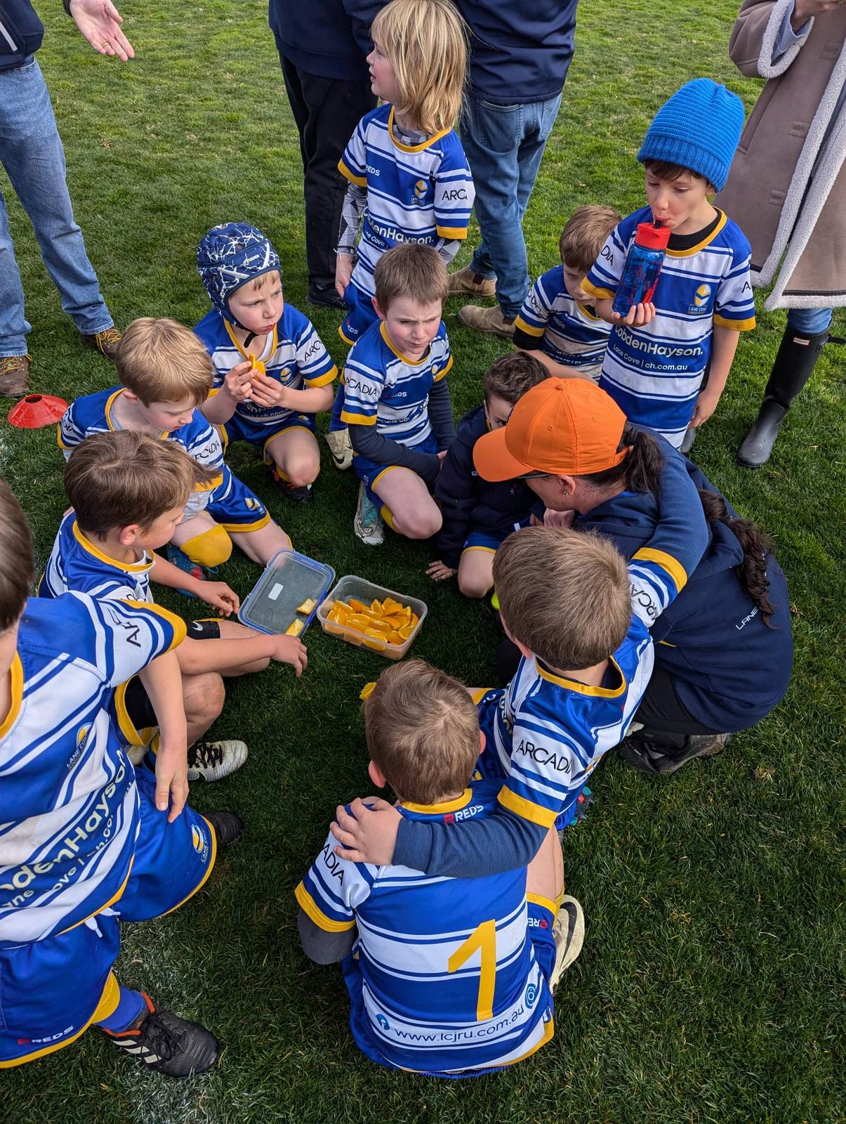 Lane Cove Minis player holding a good sportsmanship award at Bathurst