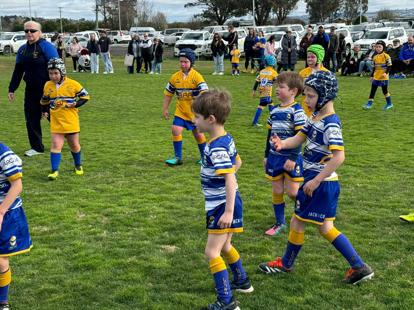Lane Cove Minis players walking through a game at Bathurst in blue and yellow kit