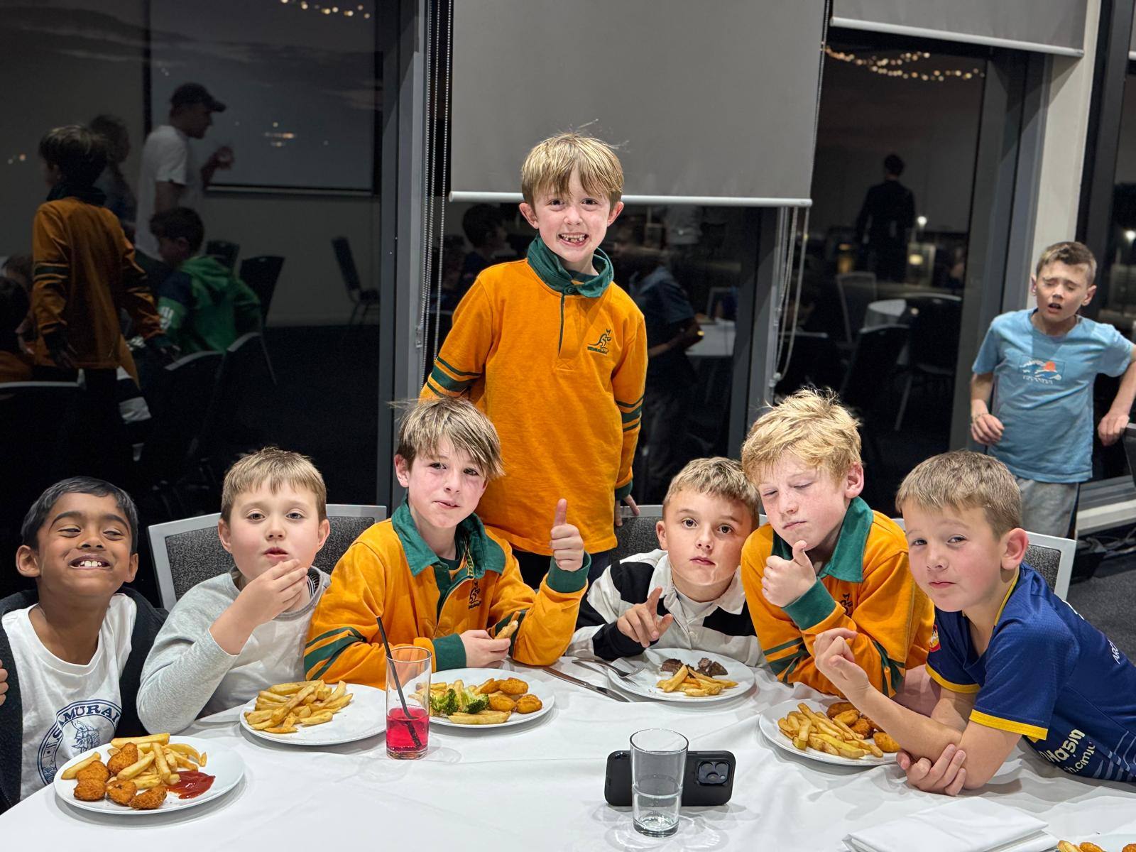 Lane Cove Minis kids sitting together at the Saturday night Bathurst club dinner